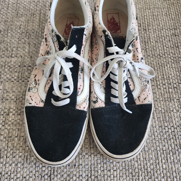 "Peanut's" themed Vans. Size 8.5 mens or 11 woman's. - Picture 2 of 5